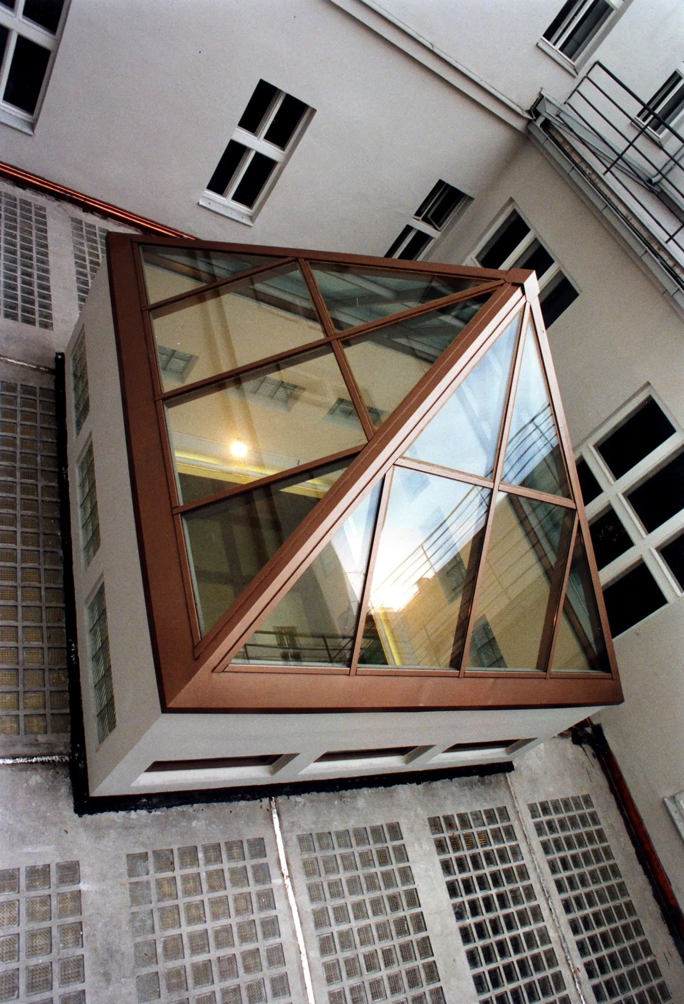 Pasáž Hybernia, Praha (1998)